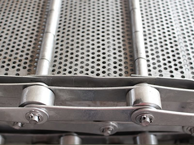 A piece of perforated chain plate conveyor belt with cotter pin chains.
