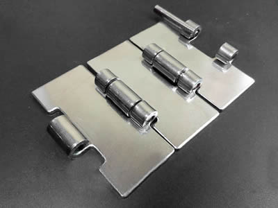 A piece of flat top chain with single hinge pins and three chain plates.