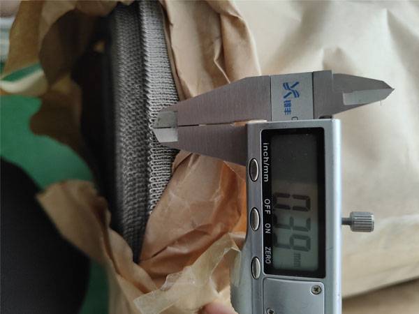Measure cable wire diameter of the foaming furnace mesh belt with vernier caliper