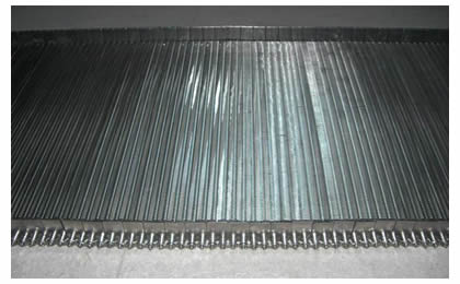 A steel radius belt with chain link end and edge plates